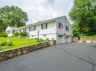 132 Luther Dr, Southbury, CT 06488