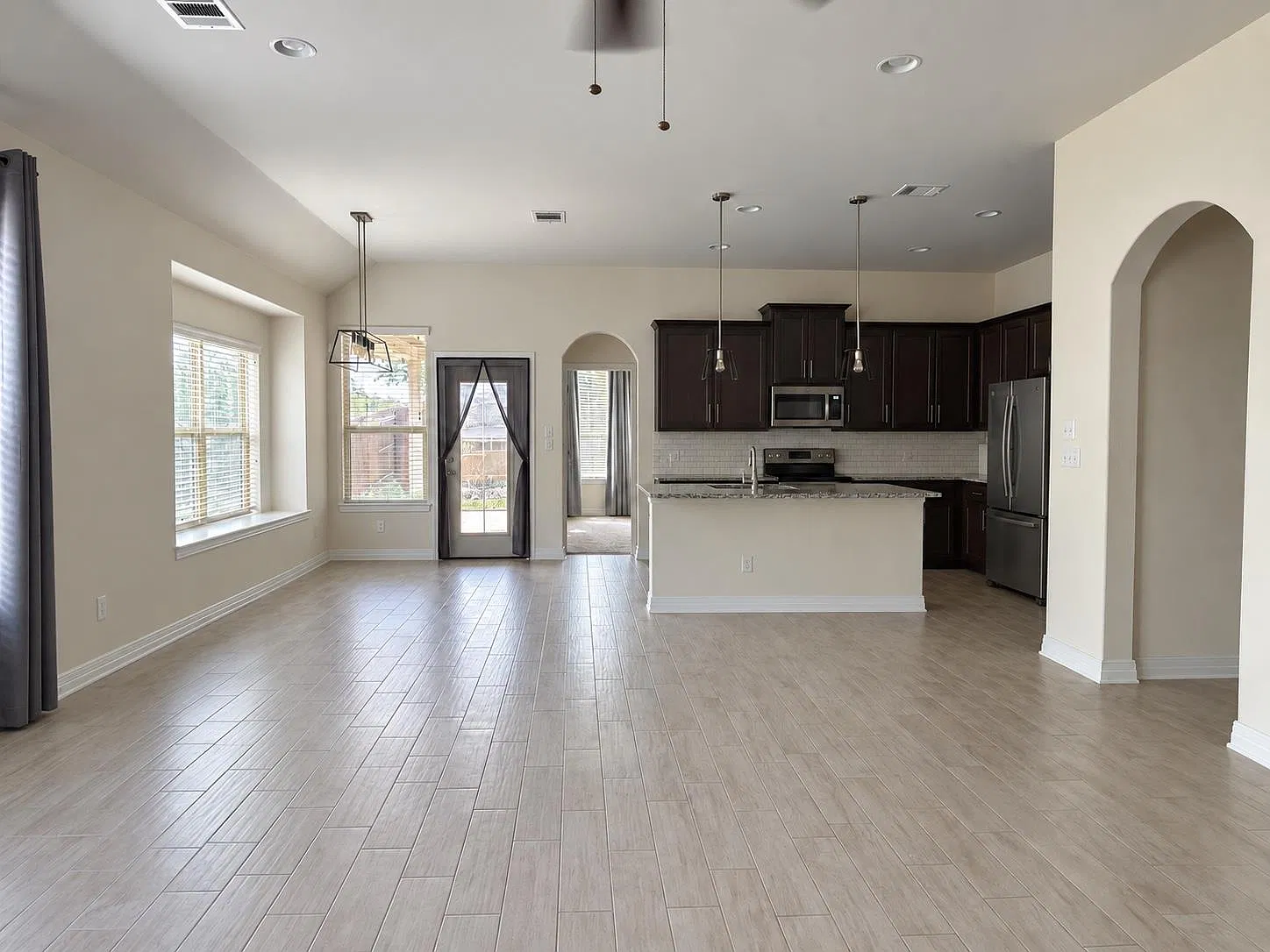 3 bed, 2.0 bath, 1707 sqft, $2,995 — Photo 3