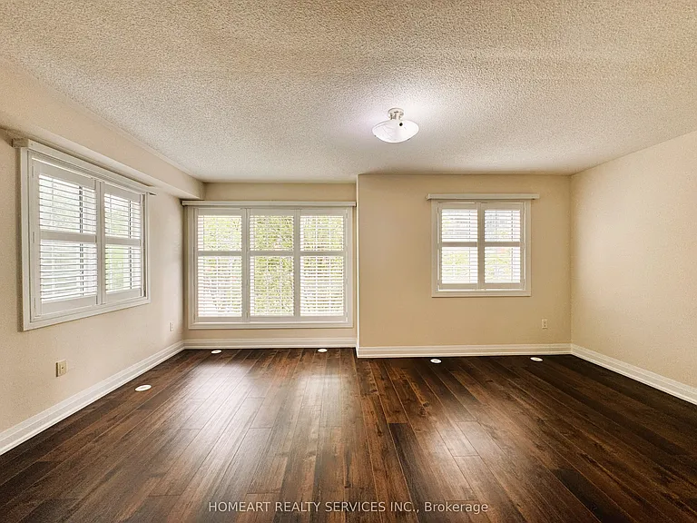32 Glendora Ave — Photo 25
