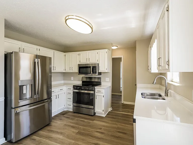 100 E Hbr — Photo 8