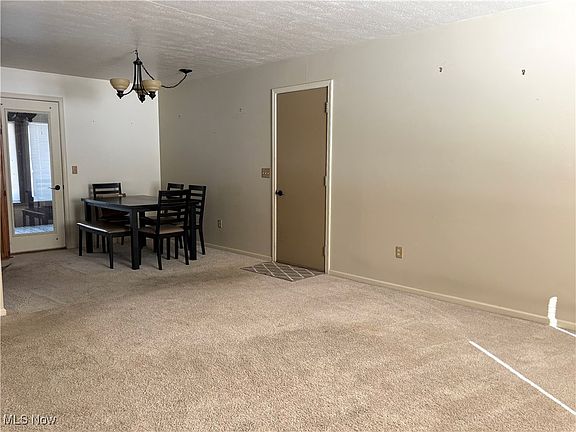 4th image of 46082 New England Sq