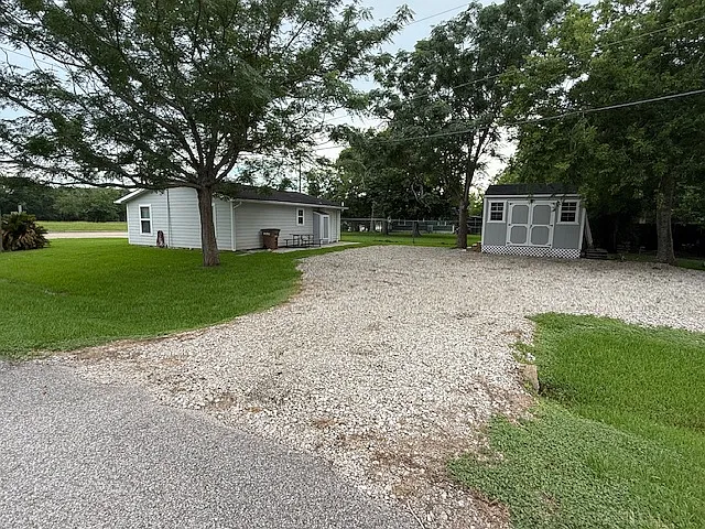 3 bed, 900 sqft, $1,875 — Photo 3