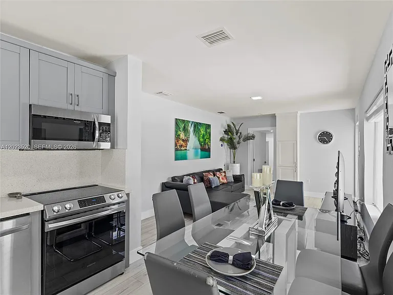 1431 SW 29th St — Photo 9