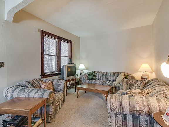4th image of 1063 Earl St