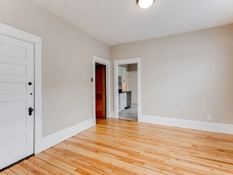 273 W Sturgis St — Photo 3