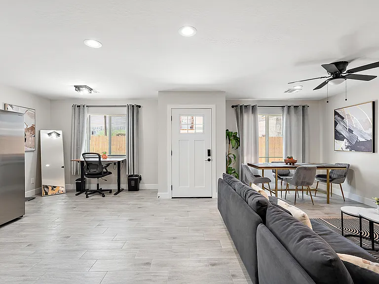1811 E Raymond St #B — Photo 2