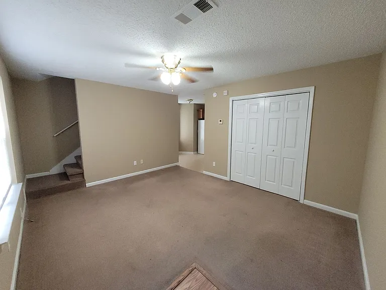 121-123 Mario Cir — Photo 2