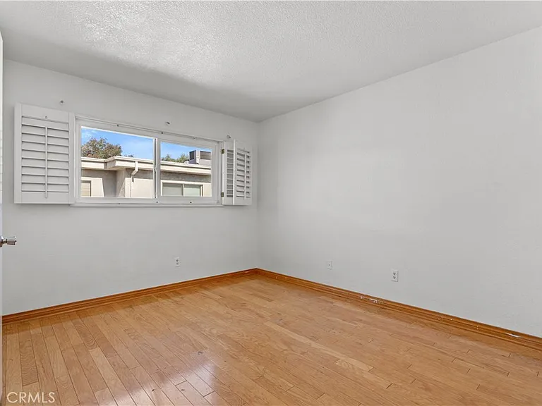 10201 Mason Ave — Photo 25