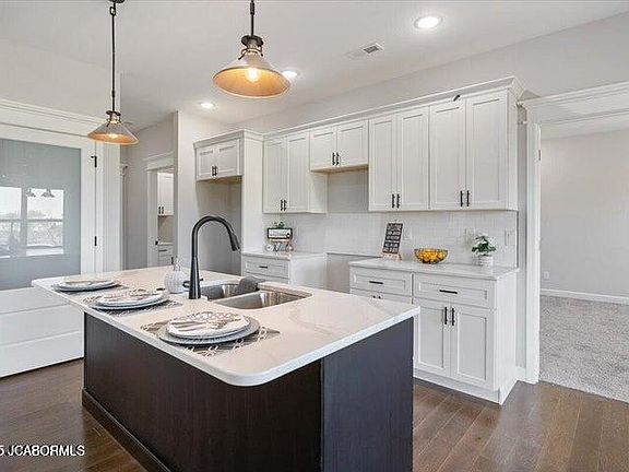 5th image of 2424 Kirk Dr