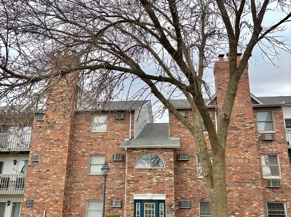 4316 W Shamrock Ln APT 3C, McHenry, IL 60050