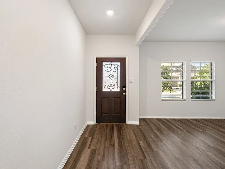 148 Lisa Ln — Photo 10