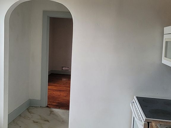 3rd image of 316 E Cumberland St APT 2