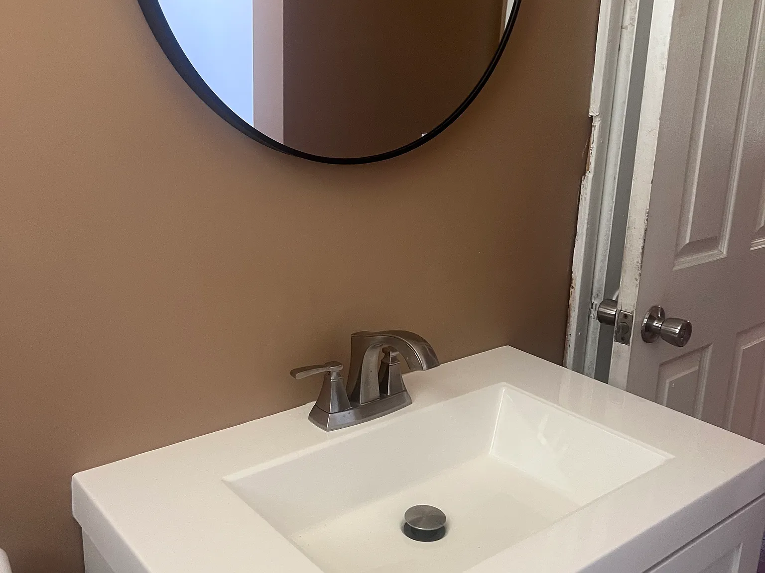 4 bed, 1.5 bath, 1300 sqft, $2,100 — Photo 4