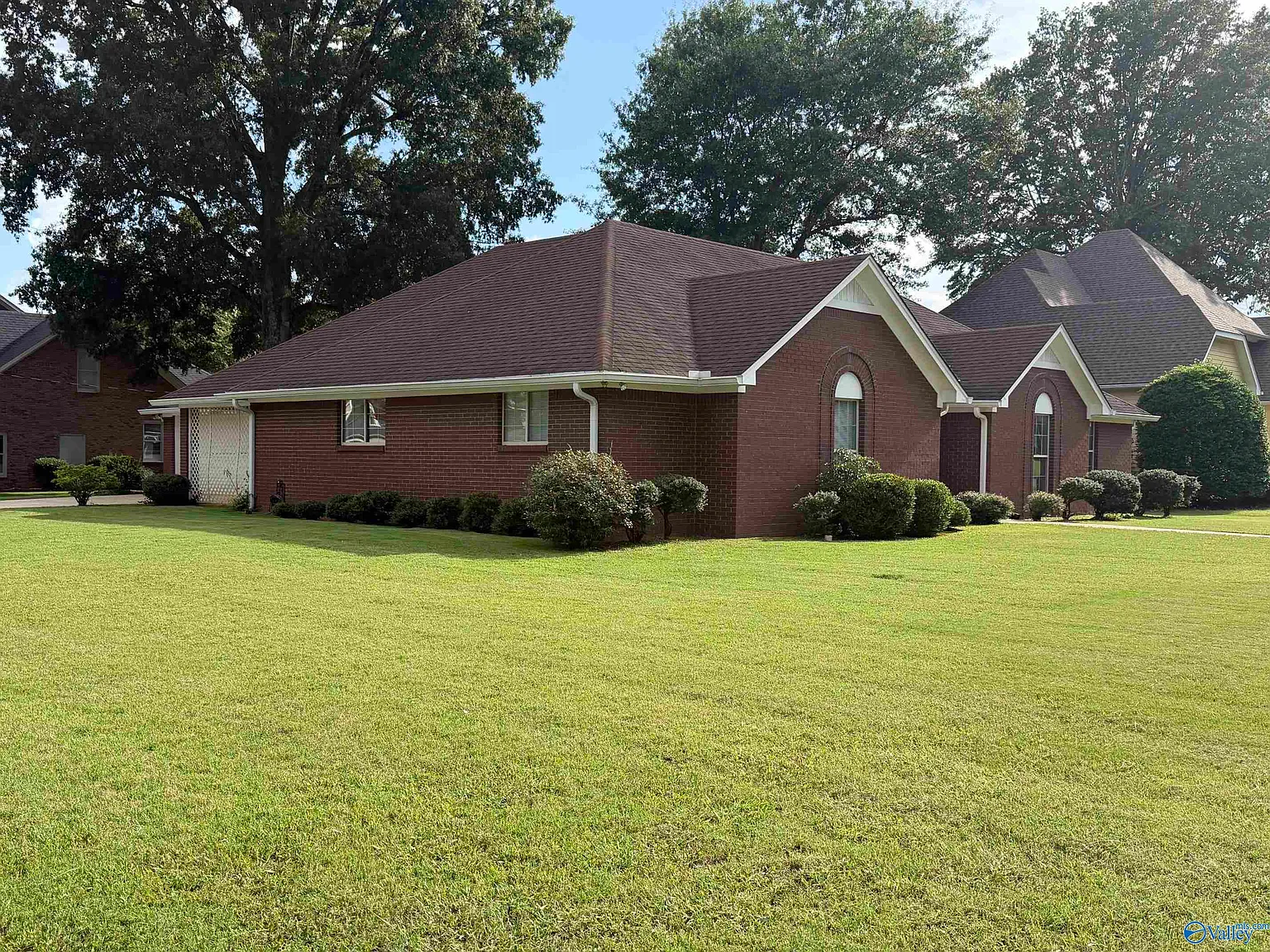 4 bed, 3.0 bath, 2300 sqft, $2,200 — Photo 3