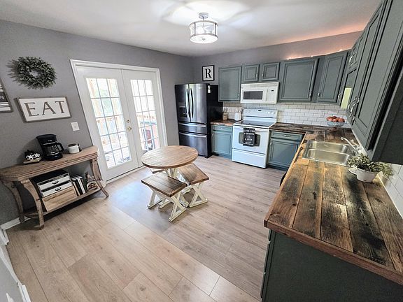 4th image of 2452 Executive Park NW