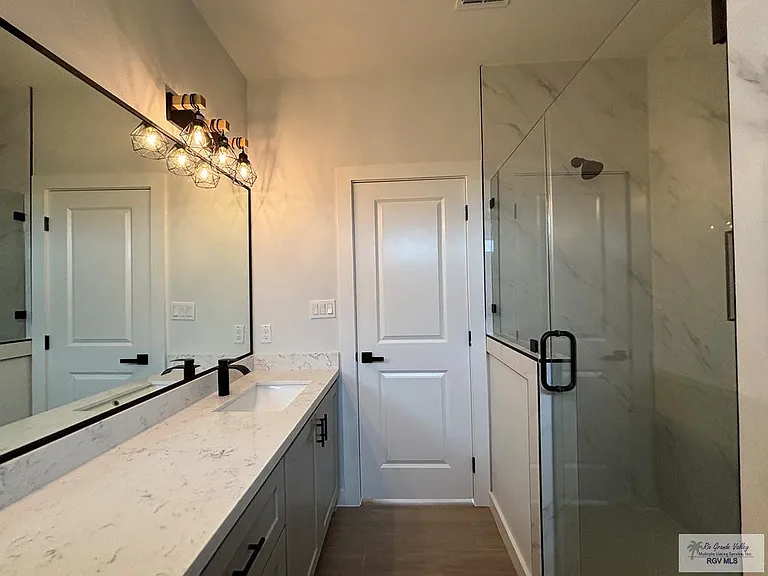 3032 Eliseo Villarreal Ave — Photo 7