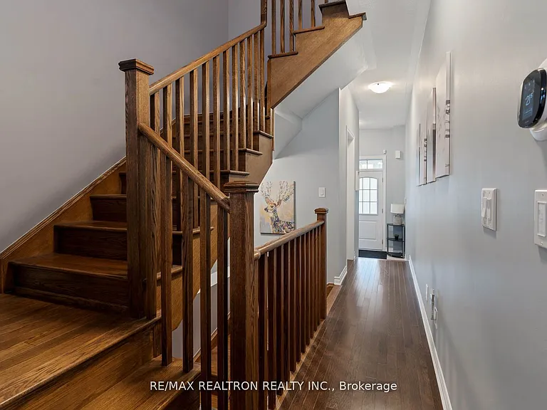 19 Sutcliffe Dr — Photo 2