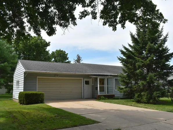 620 Vine St, Osage, IA 50461
