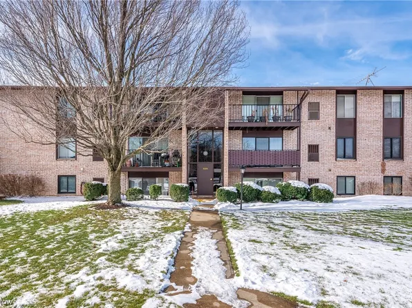 16350 Heather Ln #T303, Middleburg Heights, OH 44130