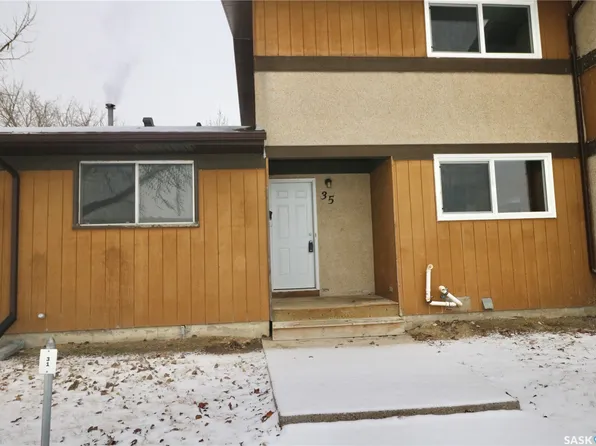 35 Mackenzie Way, Regina, SK S4N 5M5