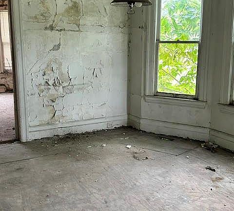 3rd image of 1720 E Grand Blvd