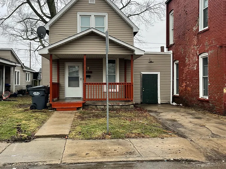 1311 Fletcher St — Photo 1