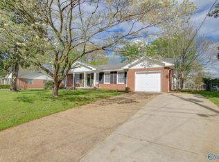 1709 Laverne Dr NW, Huntsville, AL 35816