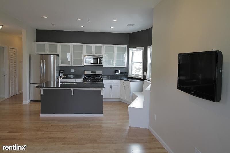2nd image of 29 Ashford St #18