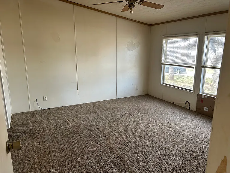 301 Elm Ln — Photo 7
