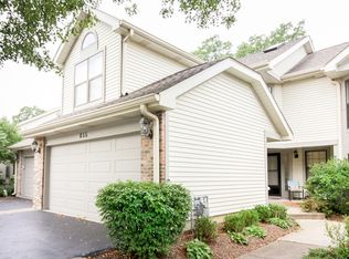 866 N Auburn Woods Dr, Palatine, IL 60067
