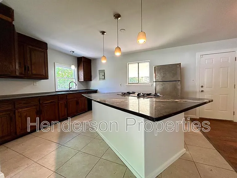 908 Bilmark Ave — Photo 4