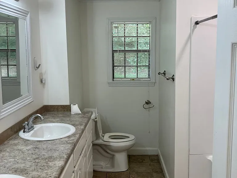 2310 Redbud Ln — Photo 9