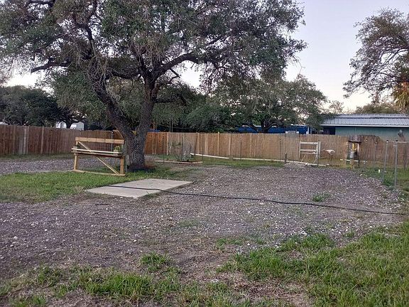 3rd image of 1410 Kresta Ln