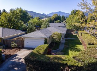 385 School House Rd, Talent, OR 97540