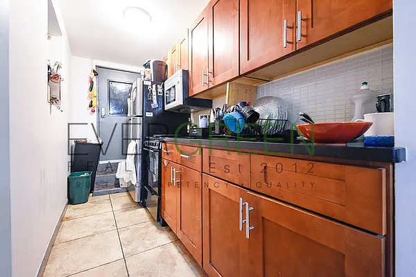 Rented by Pinn Realty | media 17