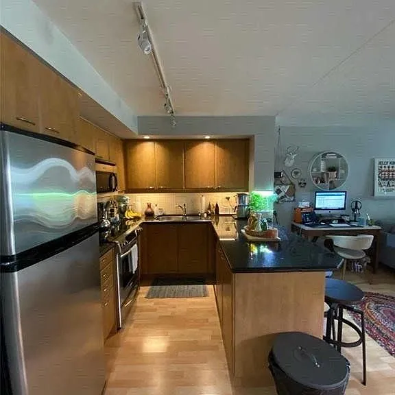 15 Stafford St #406 — Photo 6