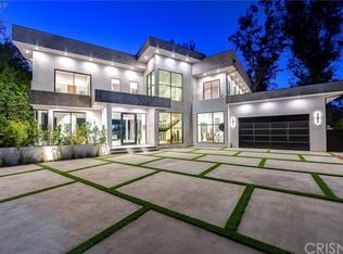 17415 Cumpston St, Encino, CA 91316