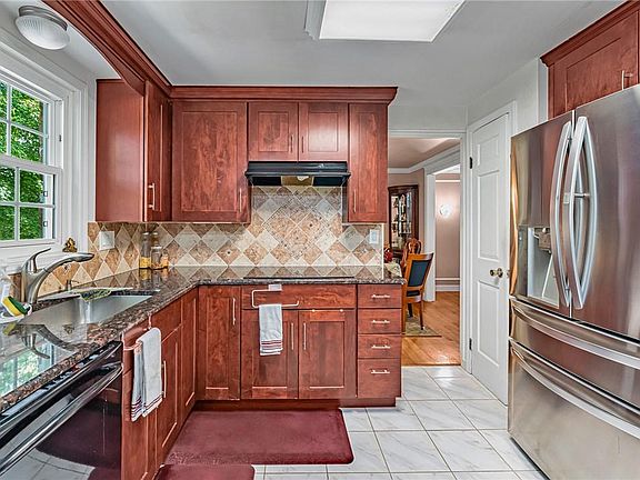 4th image of 113 Kelvington Dr