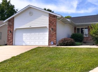 4037 Oakbrook Ct, Springfield, IL 62711