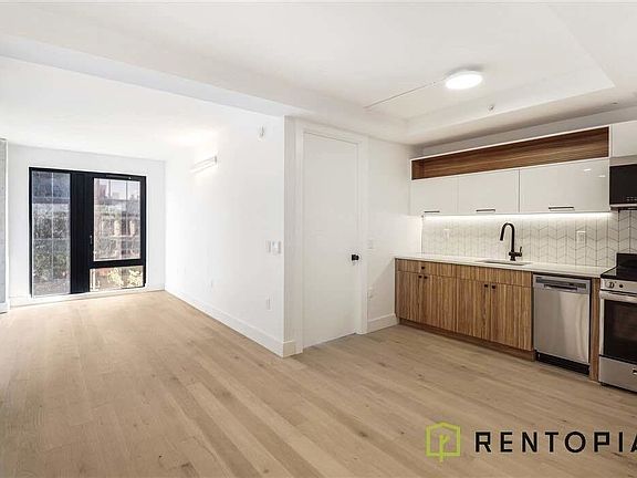 2nd image of 54 W 125th St #401
