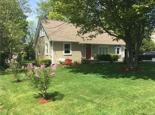 21 Winnetou Rd, White Plains, NY 10603