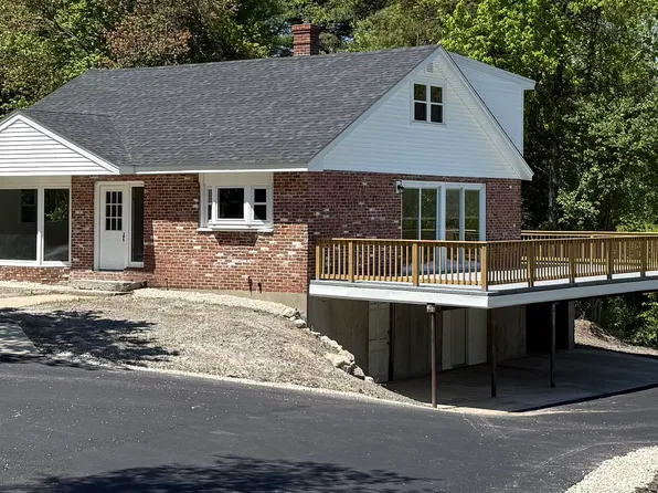 1206 Smyth Road, Hooksett, NH 03106