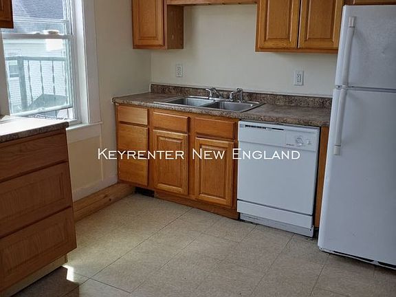 3rd image of 5 Lake St #8