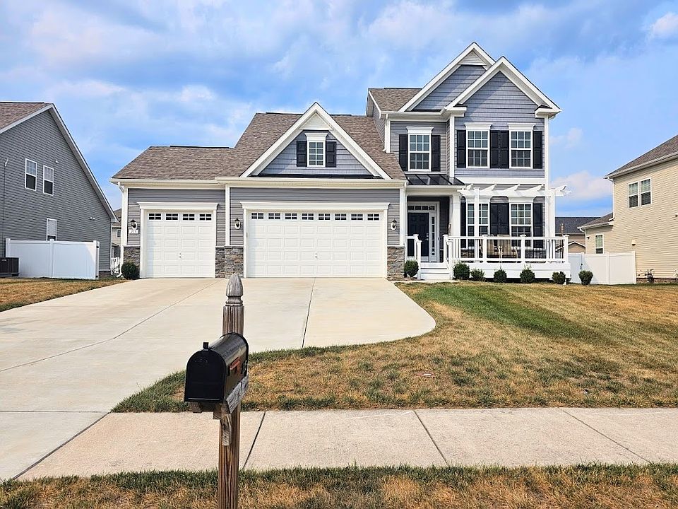 1st image of 215 Ladysmith Dr