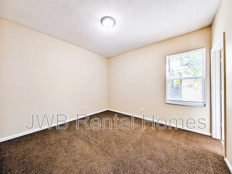 1149 W 28th St — Photo 8
