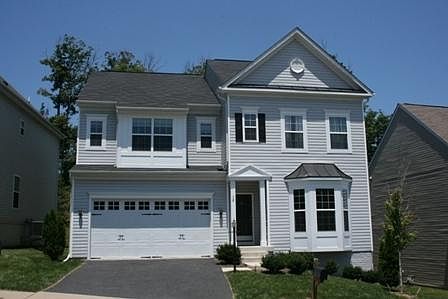 1st image of 38 Carriage Hill Dr