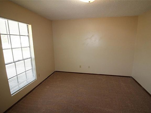 5th image of 1210 Parkwood Ct
