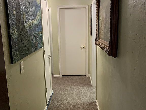 5th image of 410 SW 43rd Ln