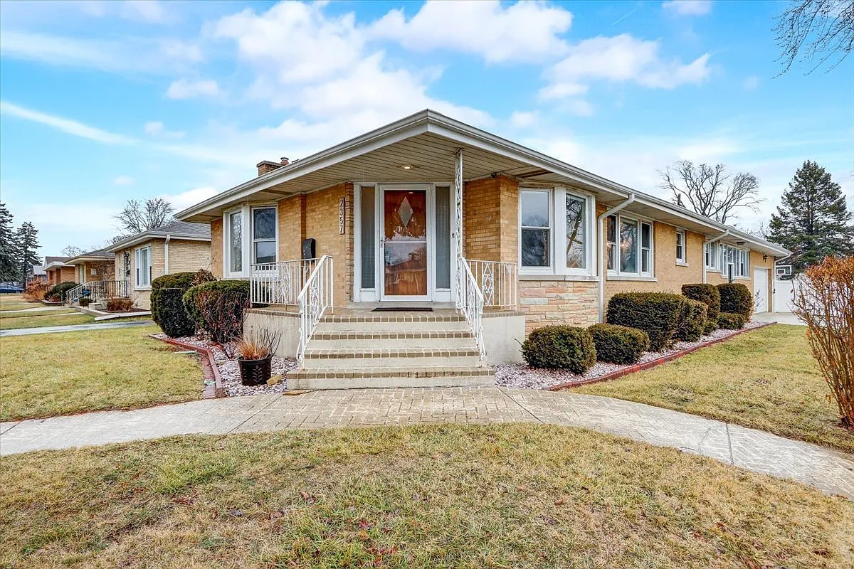 2357 Stratford Ave photo 1