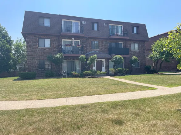 1208 Whispering Hills Ct APT 1A, Naperville, IL 60540